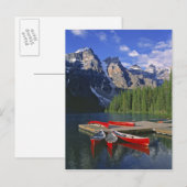 Canada, Alberta, Moraine Lake. Rode kano's wachten Briefkaart (Voorkant / Achterkant)