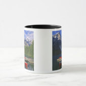 Canada, Alberta, Moraine Lake. Rode kano's wachten Mok (Midden)