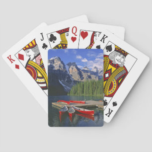 Canada, Alberta, Moraine Lake. Rode kano's wachten Pokerkaarten