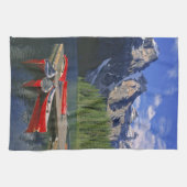 Canada, Alberta, Moraine Lake. Rode kano's wachten Theedoek (Horizontaal)