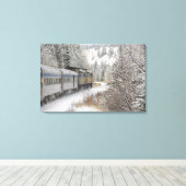 Canada, Alberta. Sneeuwtrein VIA Rail tussen Canvas Afdruk (Insitu (Houten vloer))