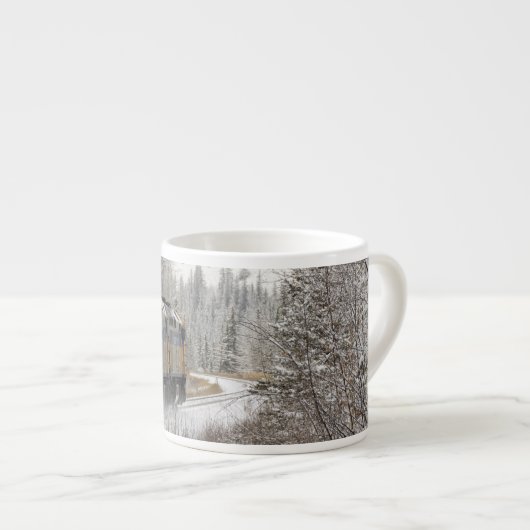 Canada, Alberta. Sneeuwtrein VIA Rail tussen Espresso Kop (Voorkant rechts)