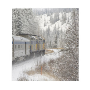 Canada, Alberta. Sneeuwtrein VIA Rail tussen Notitieblok