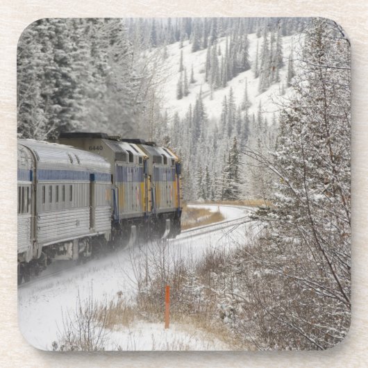 Canada, Alberta. Sneeuwtrein VIA Rail tussen Onderzetter (Voorkant)