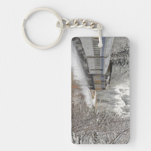 Canada, Alberta. Sneeuwtrein VIA Rail tussen Sleutelhanger (Voorkant)