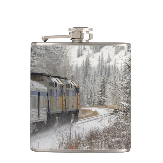 Canada, Alberta. VIA Rail Sneeuwtrein tussen Heupfles (Voorkant)