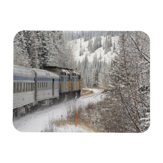 Canada, Alberta. VIA Rail Sneeuwtrein tussen Magneet (Horizontaal)