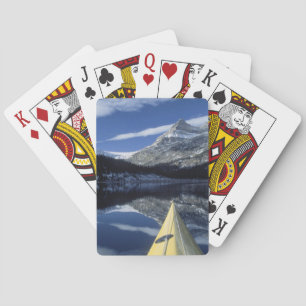Canada, British Columbia, Banff. Kayak boeg aan Pokerkaarten