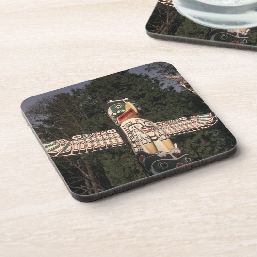 Canada, British Columbia, Vancouver.  Native Drankjes Onderzetter (Linkerzijde)