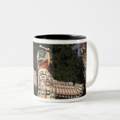 Canada, British Columbia, Vancouver.  Native Tweekleurige Koffiemok (Voorkant rechts)