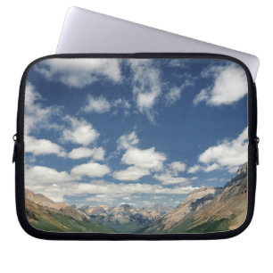Canada, British Columbia, Yoho NP. Witte wolken Laptop Sleeve