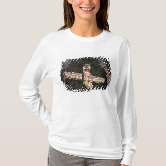 Canada, Brits-Columbia, Vancouver. Inheems T-shirt (Voorkant)