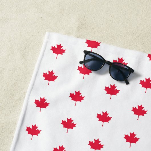 Canada Day Mapleleaf White Beach Towel Strandlaken (In situ)