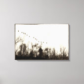 Canada Ganzen vliegen over boomlijn warm monochroo Canvas Afdruk (Voorkant)