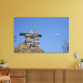 Canada, Newfoundland, St. John's. Inukshuk (om Canvas Afdruk (Insitu (Woonkamer))