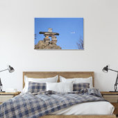 Canada, Newfoundland, St. John's. Inukshuk (om Canvas Afdruk (Insitu (Slaapkamer))