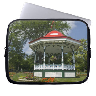 Canada, Nova Scotia, Halifax, Openbare Tuinen. 2 Laptop Sleeve