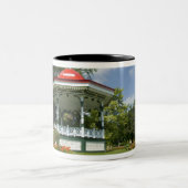 Canada, Nova Scotia, Halifax, publieke tuinen. Tweekleurige Koffiemok (Center)