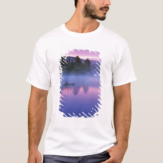 Canada, Ontario, Algonguin Park, Kanoër op T-shirt (Voorkant)