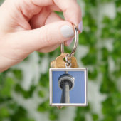 Canada, Ontario, Toronto. Top van de CN Tower met Sleutelhanger (Hand)