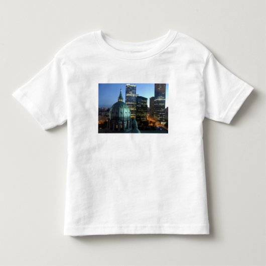 Canada, Quebec, Montreal. Downtown Montreal, Kinder Shirts (Voorkant)