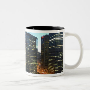 Canada, Quebec, Montreal. Downtown Montreal, Tweekleurige Koffiemok