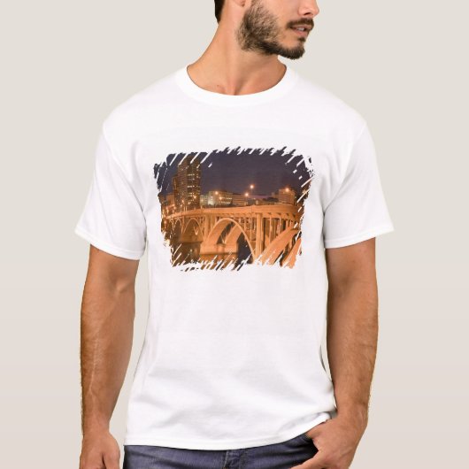 Canada, Saskatchewan, Saskatoon: Broadway T-shirt (Voorkant)