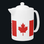 CANADA-Vlag-klassiek Theepot<br><div class="desc">Dit eenvoudige maar  ontwerp is voorzien van de iconische vlag van Maple Leaf,  met het woord "Canada" tussen de twee vlaggen die het midden van de pot omvatten. U kunt het woord "Canada" desgewenst aanpassen of verwijderen.</div>