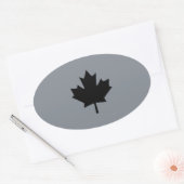 Canadees zwart-mappenblad ovale sticker (Envelop)
