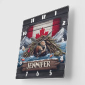 Canadese bever bouwt dam in de buurt van bergen vierkante klok (Hoek)