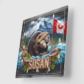 Canadese bever in de buurt van water met esdoornbl vierkante klok (Hoek)