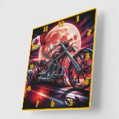 Canadese motorfiets onder een gloeiend maanlicht vierkante klok (Hoek)