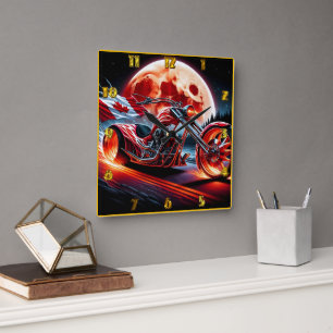 Canadese motorfiets rijdt onder een gloeiende maan vierkante klok