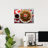Canadese Poutine met kopje koffie Poster (Thuiskantoor)