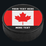Canadese vlag aangepaste hockey puck sport cadeau<br><div class="desc">Canadese vlag aangepaste hockey puck sport cadeau idee. Maple leaf Vlag van Canada ontwerp. Cool verjaardagsfeestcadeau idee voor jongens en meisjes die van ijshockey houden. Schattige Canadese dag cadeau idee voor zoon,  kleinzoon,  vader,  broer,  man etc.</div>