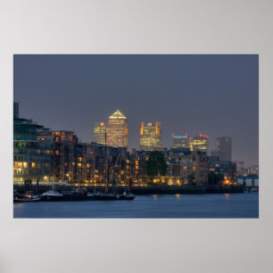 Canary Wharf en Docklands bij Dusk Poster