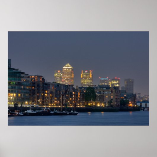 Canary Wharf en Docklands bij Dusk Poster (Voorkant)