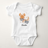 Cancer Baby: Crab's Cozy Zodiac Customizable Romper (Voorkant)