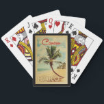 Cancun Palm Tree Vintage-reizen Pokerkaarten<br><div class="desc">Een unieke retro middeleeuwse moderne Cancun Mexico-kunst in de klassieke stijl van het poster. Het bevat een gebogen palmboom op zandige stranden met oceaan onder een blauwe troebele hemel.</div>