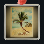 Cancun Vintage Travel Ornament Palm Tree<br><div class="desc">Een cool  Cancun-ornament met een palmboom op een zandstrand met blauwe lucht en oceaan.</div>