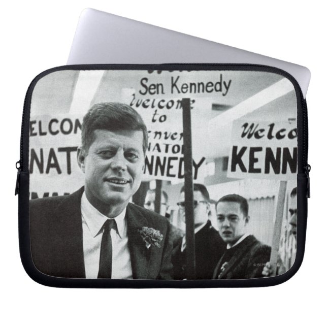 Candidate Kennedy Laptop Sleeve (Voorkant)