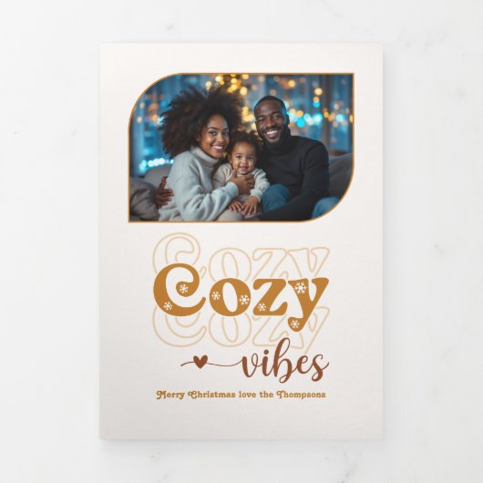 Candlelight Amber Cozy Vibes Retro Christmas Photo Drieluik Wenskaart (Cover)