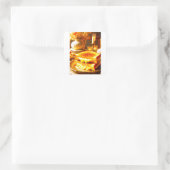 Candlelit Comfort Meal: Gegrilde Kaas Sandwich Vierkante Sticker (Tas)