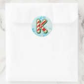 Candy Cane Christmas "K" Sticker, feestelijke stre Ronde Sticker (Tas)