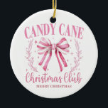 Candy Cane Kerstkeepslag Keramisch Ornament<br><div class="desc">Breng feestelijk gejuich aan uw kerstboom met dit speelse ornament met een roze suikerriet coquette boog en de zin Candy Cane Christmas Club. Geaccentueerd met sterren en lommerrijke bronnen, combineert het ontwerp grillige charme met seizoensgebonden traditie. Een zoete aandenken voor gezinnen, kinderen of iedereen die van een leuke twist op...</div>