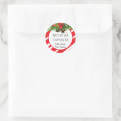 Candy Cane Pine Cone en bessen Vrolijk Kerstfeest Ronde Sticker (Tas)