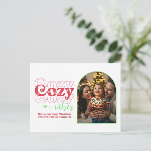 Candy Cane Pop Cozy Vibes Retro Kerstfoto Feestdagenkaart (Staand voorkant)