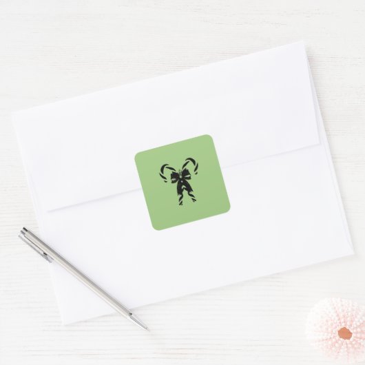Candy Canes with Pine Needles & Bow Vierkante Sticker (Envelop)