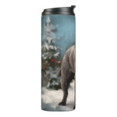 Cane Corso-hond in de sneeuw met Kerstmis Thermosbeker (Gedraaid links)