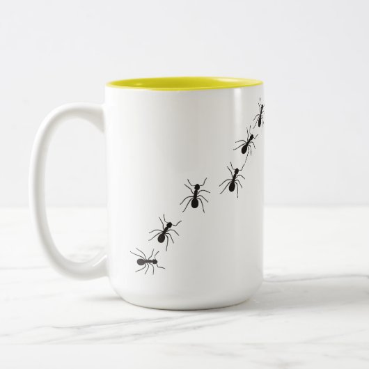 Caneca com estampa divertida de formigas. tweekleurige koffiemok (Links)